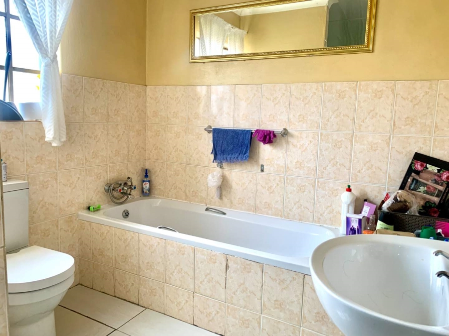3 Bedroom Property for Sale in Vista Park Free State